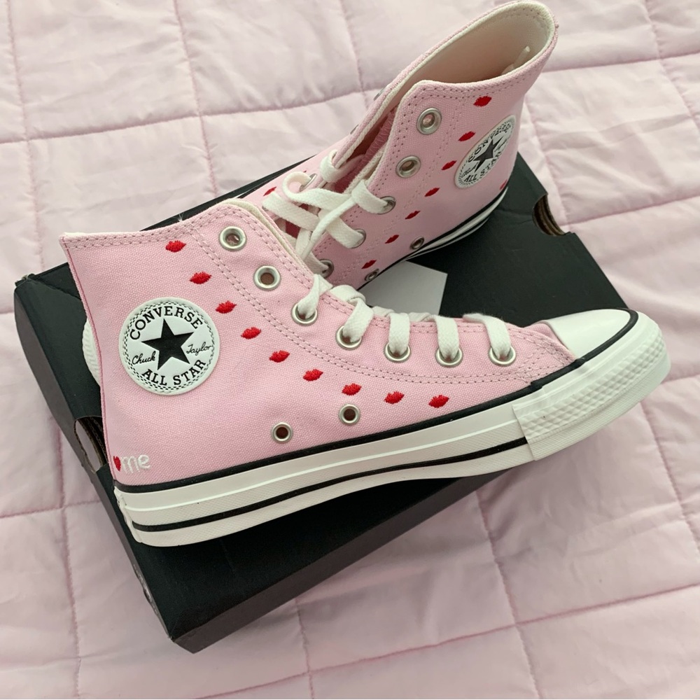 New Valentine’s Day Lips Print pink converse size 6